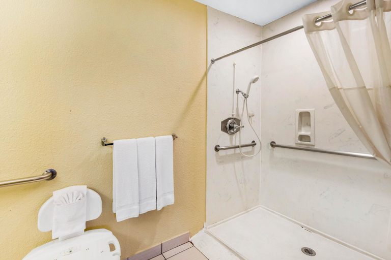 Bathroom 4, Quality Inn & Suites Abilene North, Taylor
