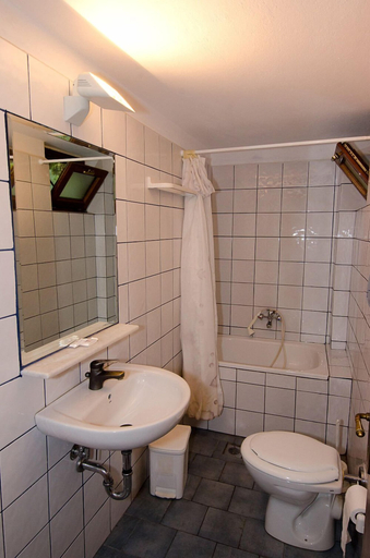 Bathroom 5, Delphi Hotel, Thessaly