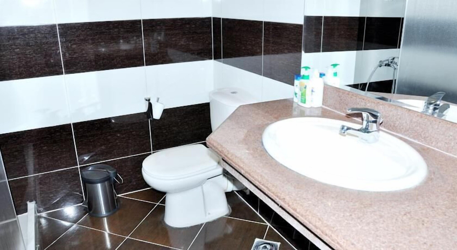 Bathroom, Cairo plaza Guest House, Unorganized in Al Jizah