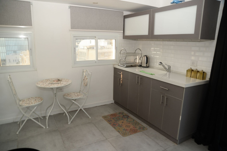 Others 5, Rooftop Apartment Overlooking Rothschild