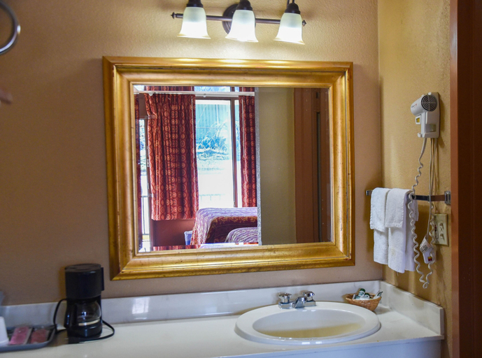 Bathroom 4, Homeplace Inn, Cherokee
