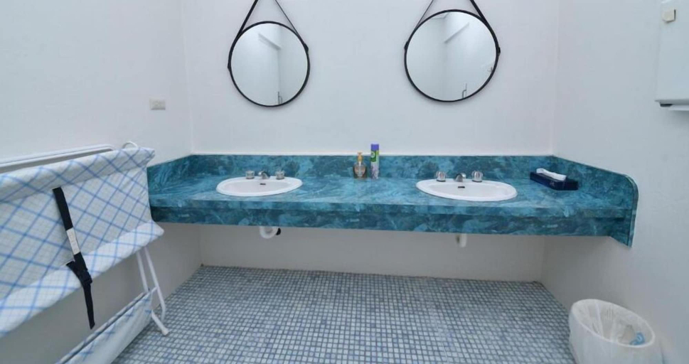 Bathroom 4, Edenhope Motor inn, West Wimmera