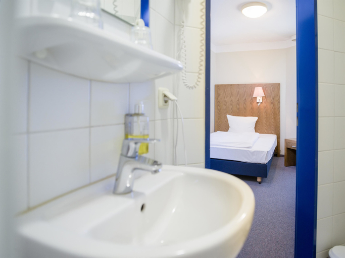 Bathroom 5, Hotel Königstein Kiel by Tulip Inn, Kiel