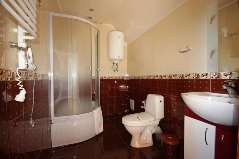 Bathroom 3, Villa Parlament, Rakhivs'kyi