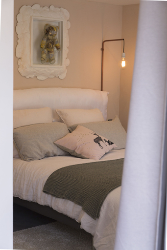 Bedroom 2, Le Presbytère de Thiverval, Yvelines