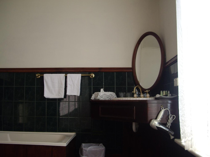 Bathroom 4, Lucinda B&B, Latrobe - Pt A