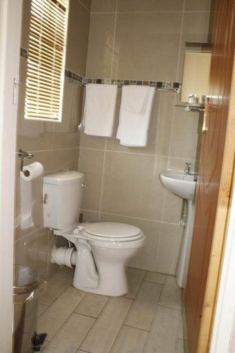Bathroom 3, Riverstone Guest Lodge, Harare
