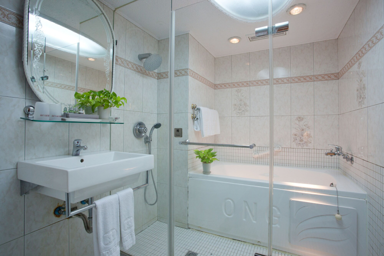 Bathroom 5, Happiness Hotel, Taipei City