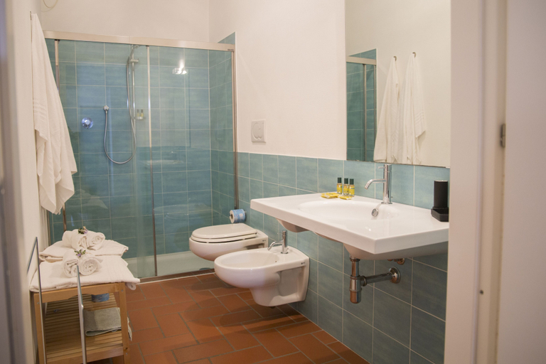 Bathroom 3, Poggio Agli Ulivi Agriturismo, Livorno