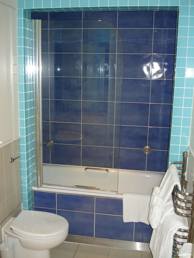 Bathroom, Oakwood Apartments Bow Lane, London