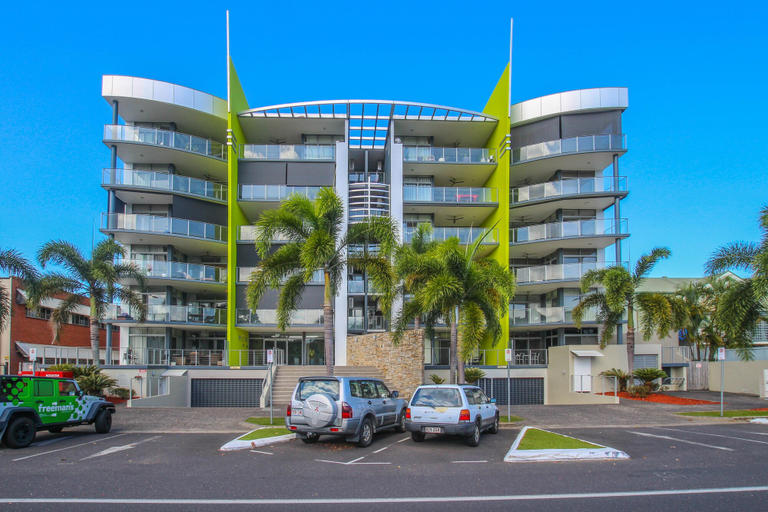 Exterior & Views 2, Pool View City Centre Apartment 202, Cairns