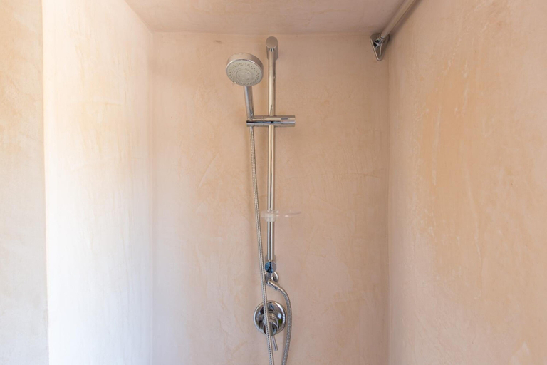 Bathroom 3, Masseria Castelluzzo, Brindisi