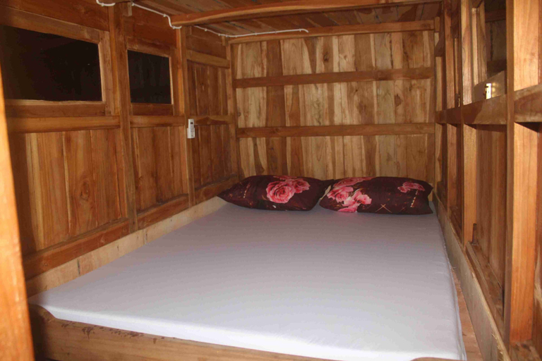 Bedroom 2, Boat Charter KM.Caroline, West Manggarai