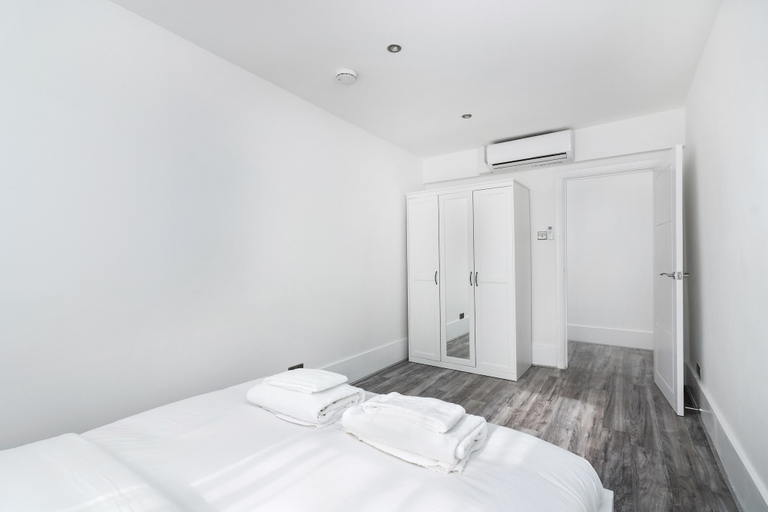 Bedroom 2, Luxury 3 Bed Apartment in Central London, London