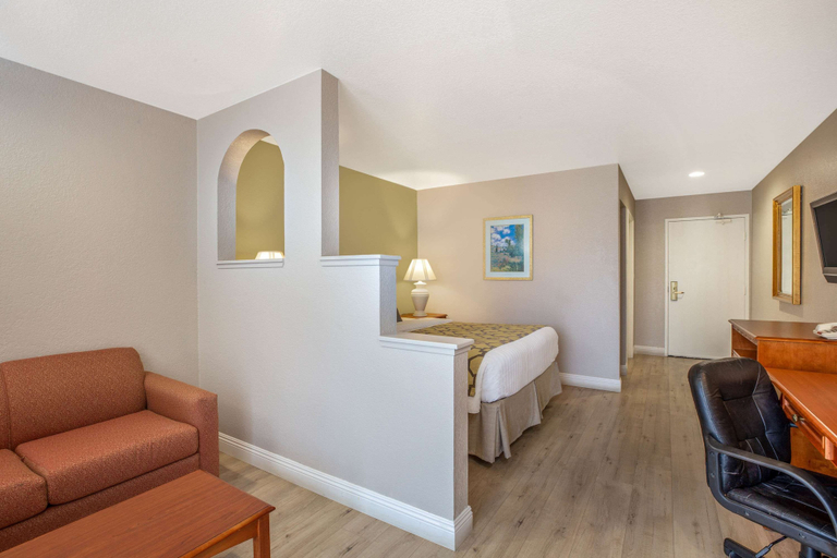 Others 5, Baymont by Wyndham Tehachapi, Kern