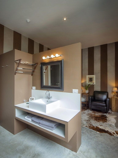 Bathroom 3, Hotel Restaurant Vous lé Vous, Limburg