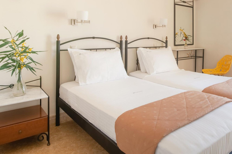 Bedroom 4, Mimoza, Attica