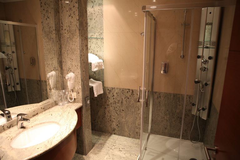 Bathroom 5, Garni Hotel Aleksandar, Novi Sad