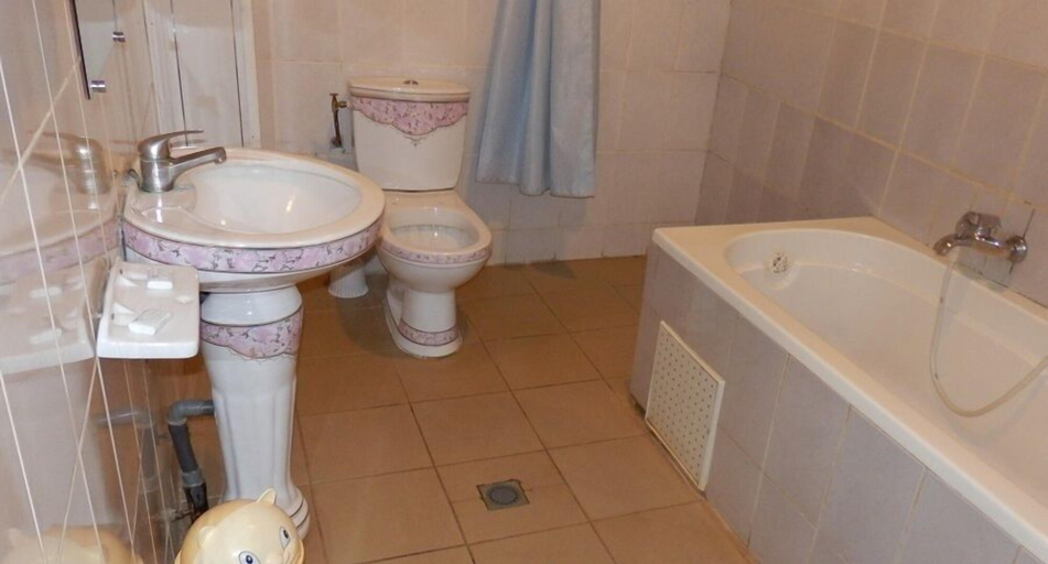 Bathroom 3, Hotel Santa Lucia, Mfoundi
