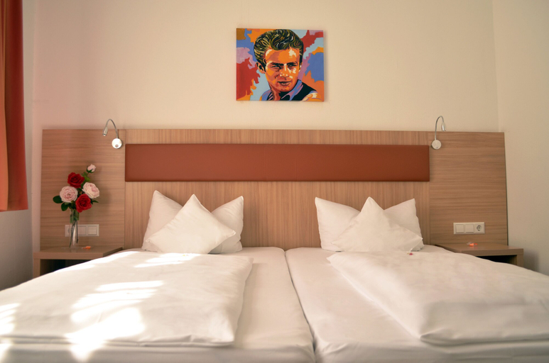 Bedroom 3, Hotel Astoria, Karlsruhe