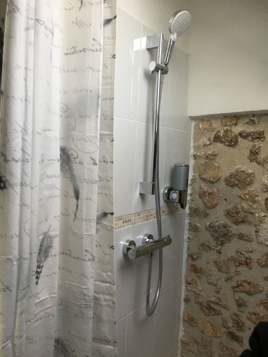 Bathroom 5, Les chambres d'Orsay, Essonne