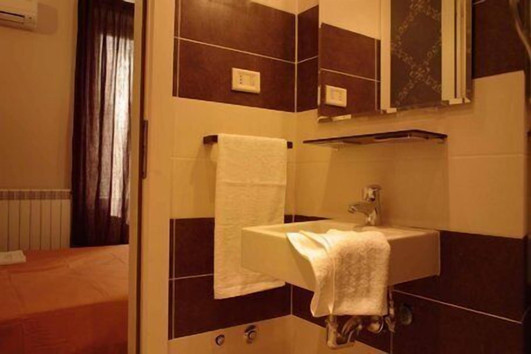 Bathroom 5, B&B Santa Bibiana, Rome