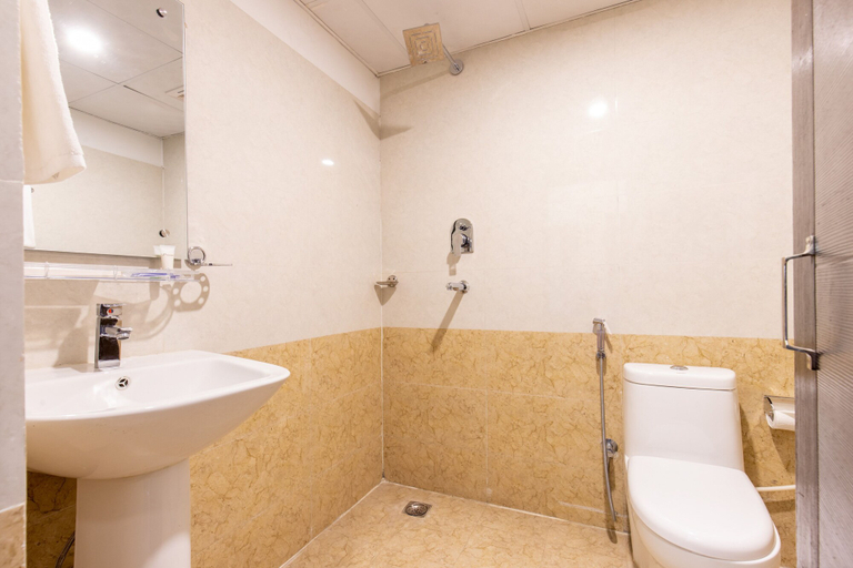 Bathroom 5, Hotel Classic Plaza, Narayani