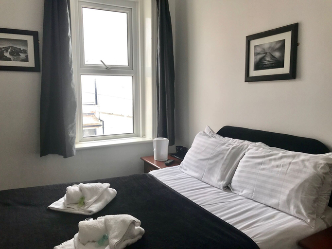 Bedroom 2, ART BREAK HOTEL, Blackpool