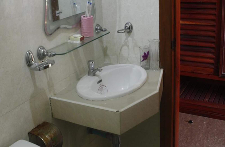 Bathroom 4, Rotha Guesthouse, Siem Reap