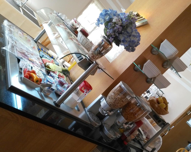 Food & Drinks 8