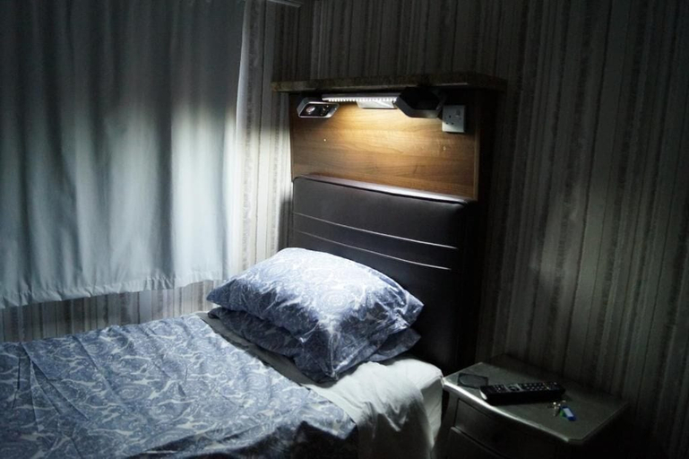 Bedroom 2, DUBLIN AIRPORT / BEAUMONT HOSPITAL Marie’s Bed and Breakfast, Dublin