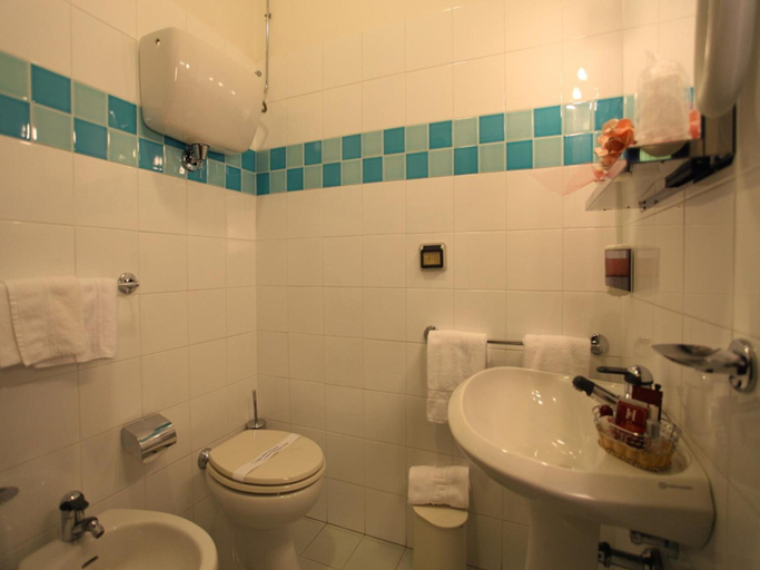 Bathroom 4, Euro Hotel, Arezzo