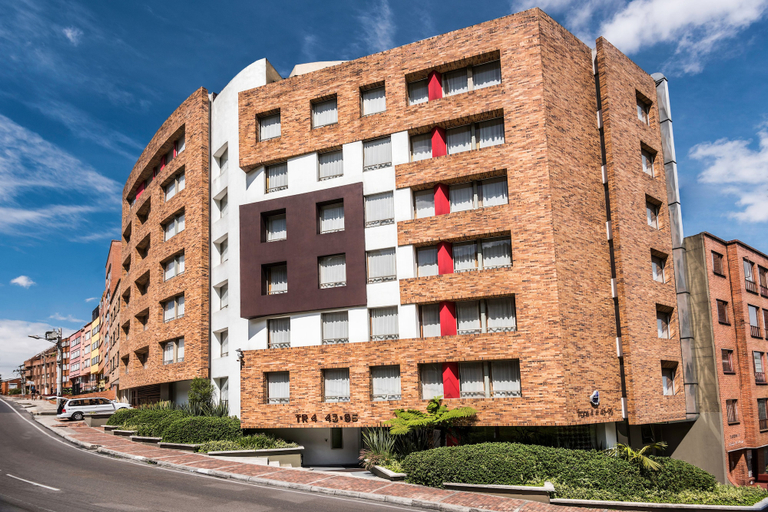 Exterior & Views