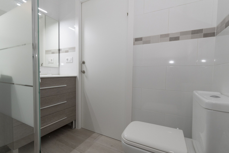 Bathroom 4, Trompeta Azul, Alicante