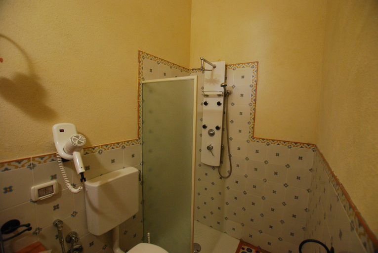 Bathroom 3, Villetta Terasia, Messina
