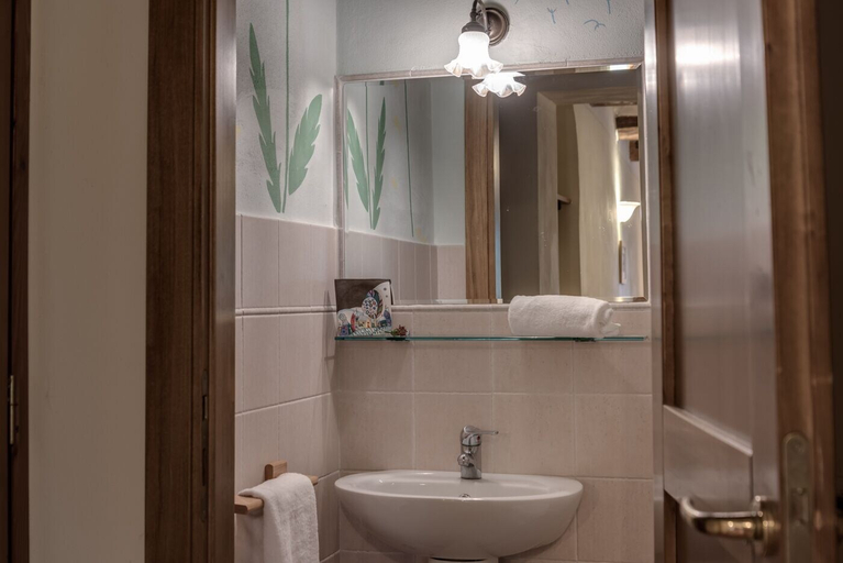 Bathroom 3, Borgo al Cerro, Siena