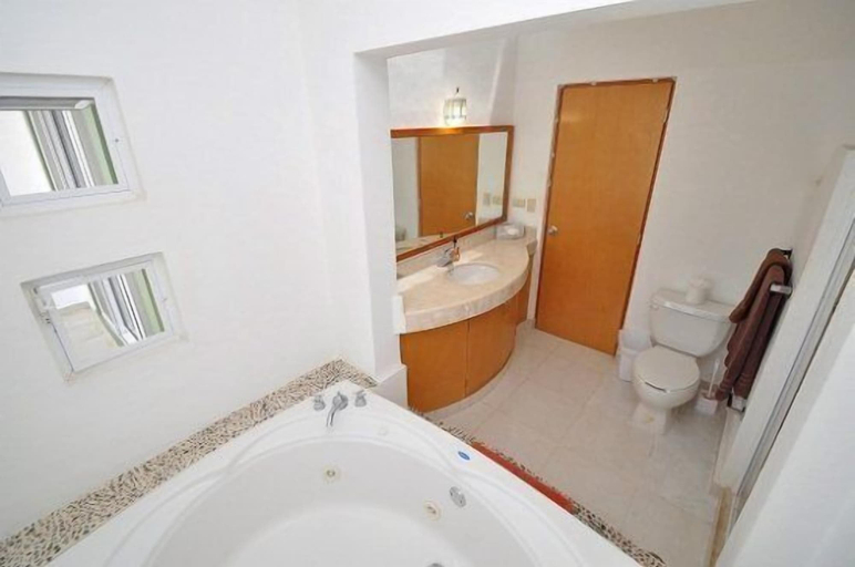 Bathroom, Maya Mar D-5 by Vimex, Cozumel