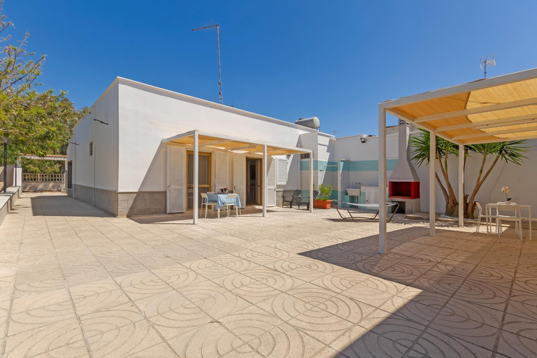 Front of property 4, 2904 Residence Mareluna - Bilo 2 by Barbarhouse, Lecce