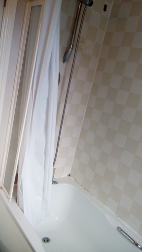 Bathroom 3, Rhemoy House, Leeds