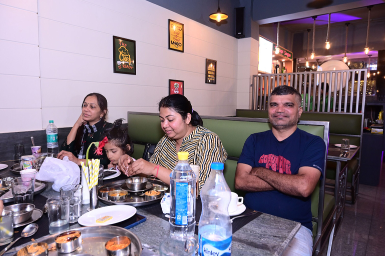 Food & Drinks 5, Hotel Dolphin International, Varanasi