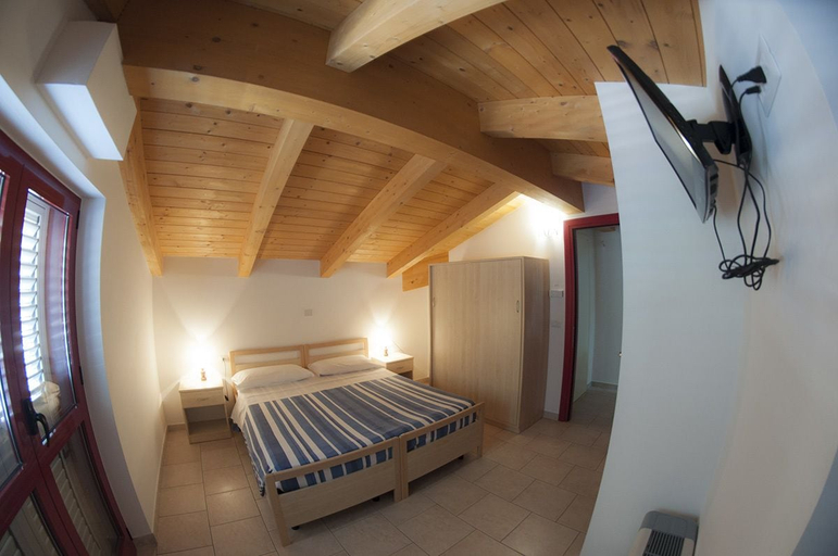 Bedroom 4, Palmarosa, Teramo