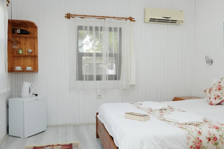 Bedroom 2, Esralina Pension, Kemer