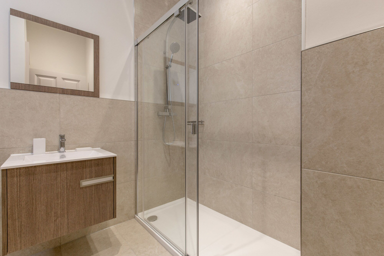Bathroom, Destiny Scotland Chisholm Hunter Suites, Edinburgh