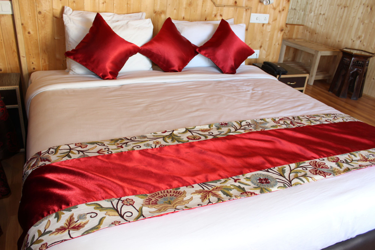 Bedroom 3, Nigeen Lake View Resort, Srinagar