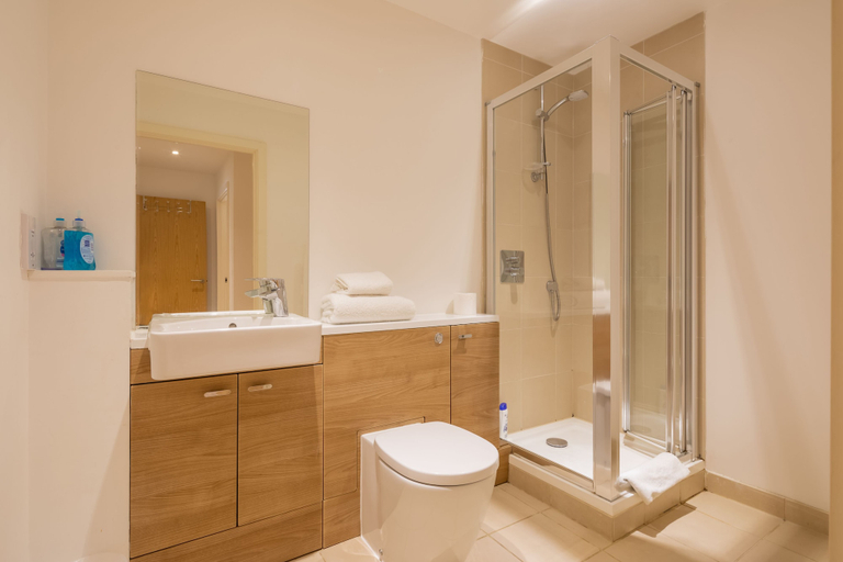 Bathroom 4, Gold Rush Apartments, Cambridgeshire