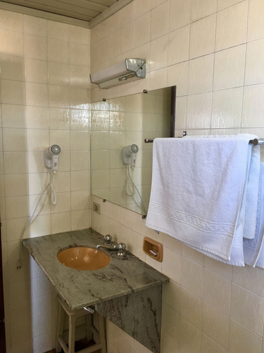 Bathroom 4, Hotel Carajás, Varginha
