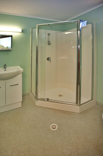 Bathroom 3, Karratha Lodge, Roebourne