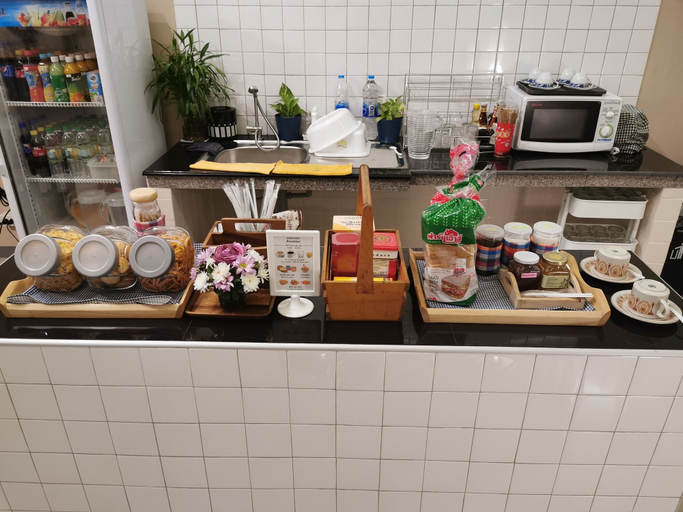 Food & Drinks 5, Napa Hostel Samrong Station, Muang Samut Prakan