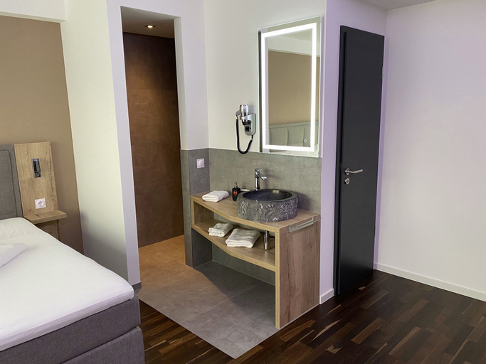 Bedroom 5, Hotel B4, Limburg-Weilburg