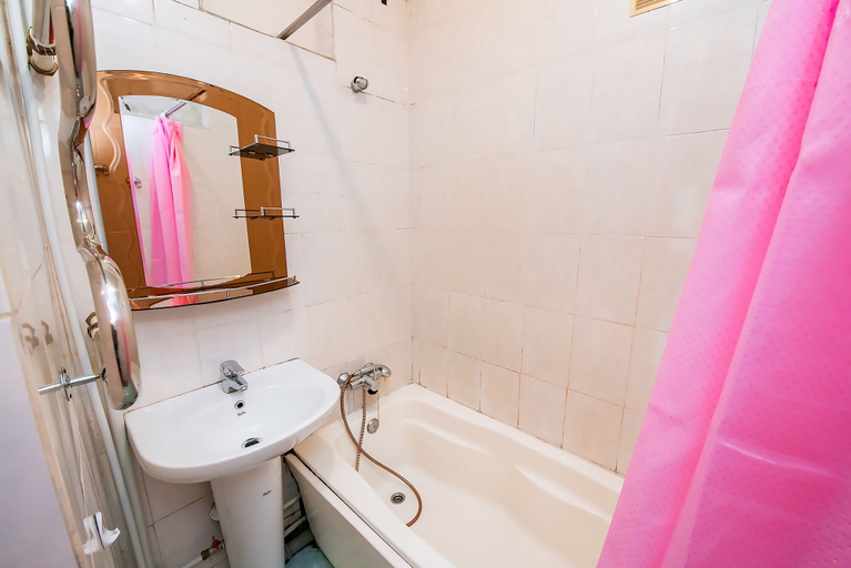 Bathroom 2, Apartment on Tigrovaya 26-51, Vladivostok gorsovet